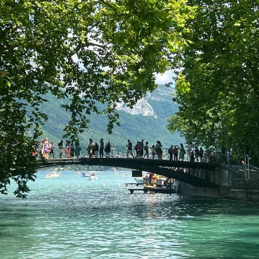 Se você estiver viajando pela França ou países vizinhos, incluir Annecy no roteiro, nem que seja por um dia, é uma escolha certeira.