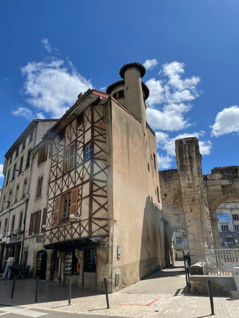 imóvel antigo no meio do centro de Vienne