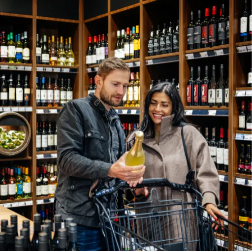 Saiba como economizar dinheiro com lembrancinhas (souvenirs) quando for visitar à Cidade Luz. Compre tudo nos supermercados da França.